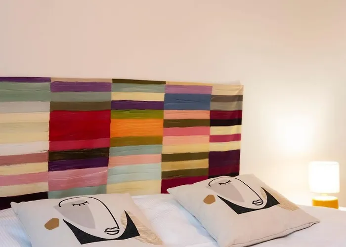 Face A La Gare Tres Bel