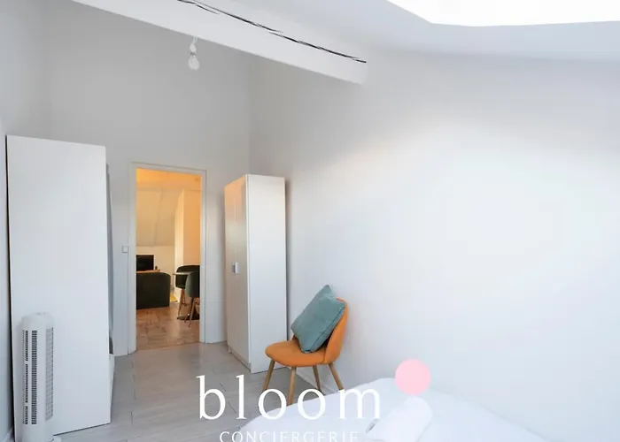 Face A La Gare Tres Bel アパート ナンシー